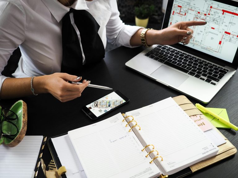 ¿Cómo configurar los envíos de templates con workflows de Hubspot en B2Chat?